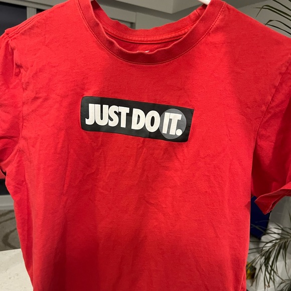 Nike T-shirt - Picture 2 of 3